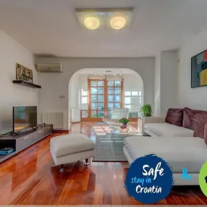 https://lct-dream-luxury-villa.splithotels.org